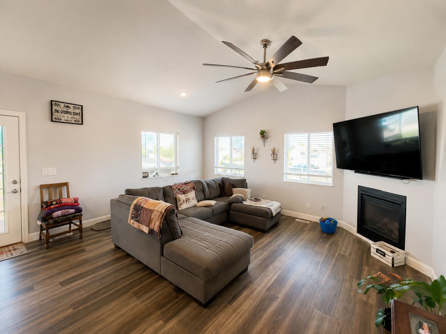 2358 W 4200 N N, Cedar City, photo 3 of 29