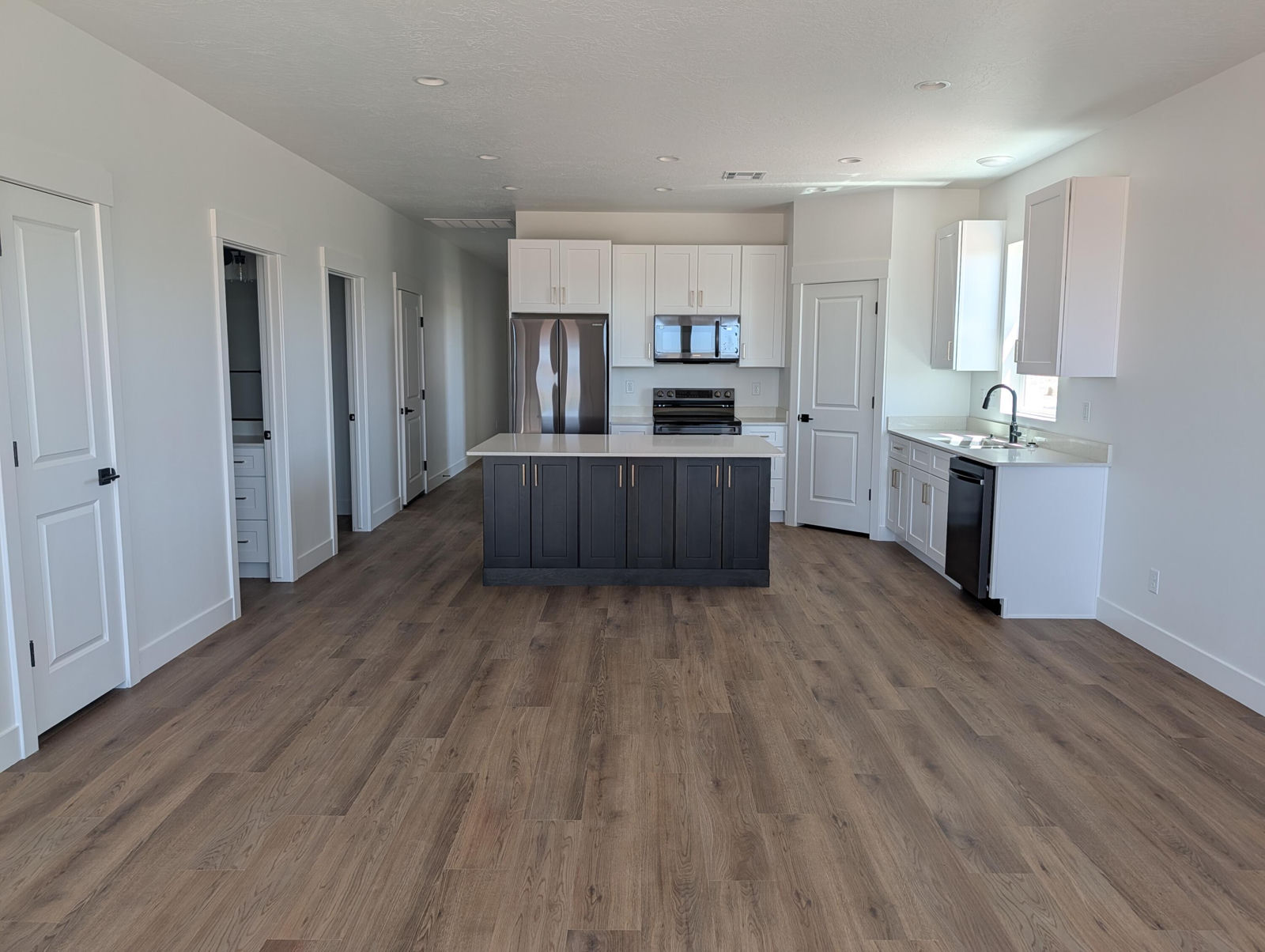 1681 E Creekside DR, Kanab, photo 2 of 8