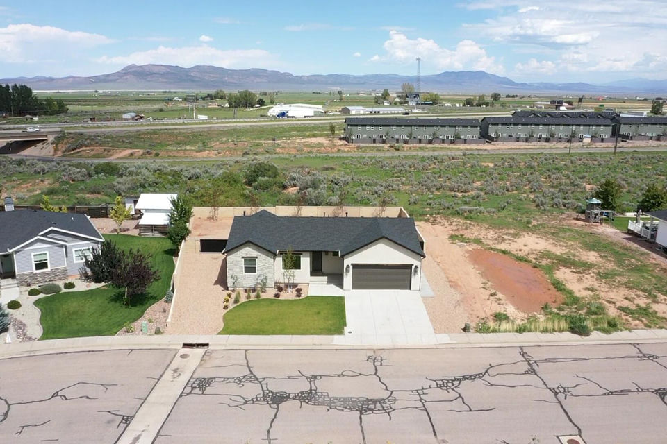678 W 325 N, Parowan, photo 3