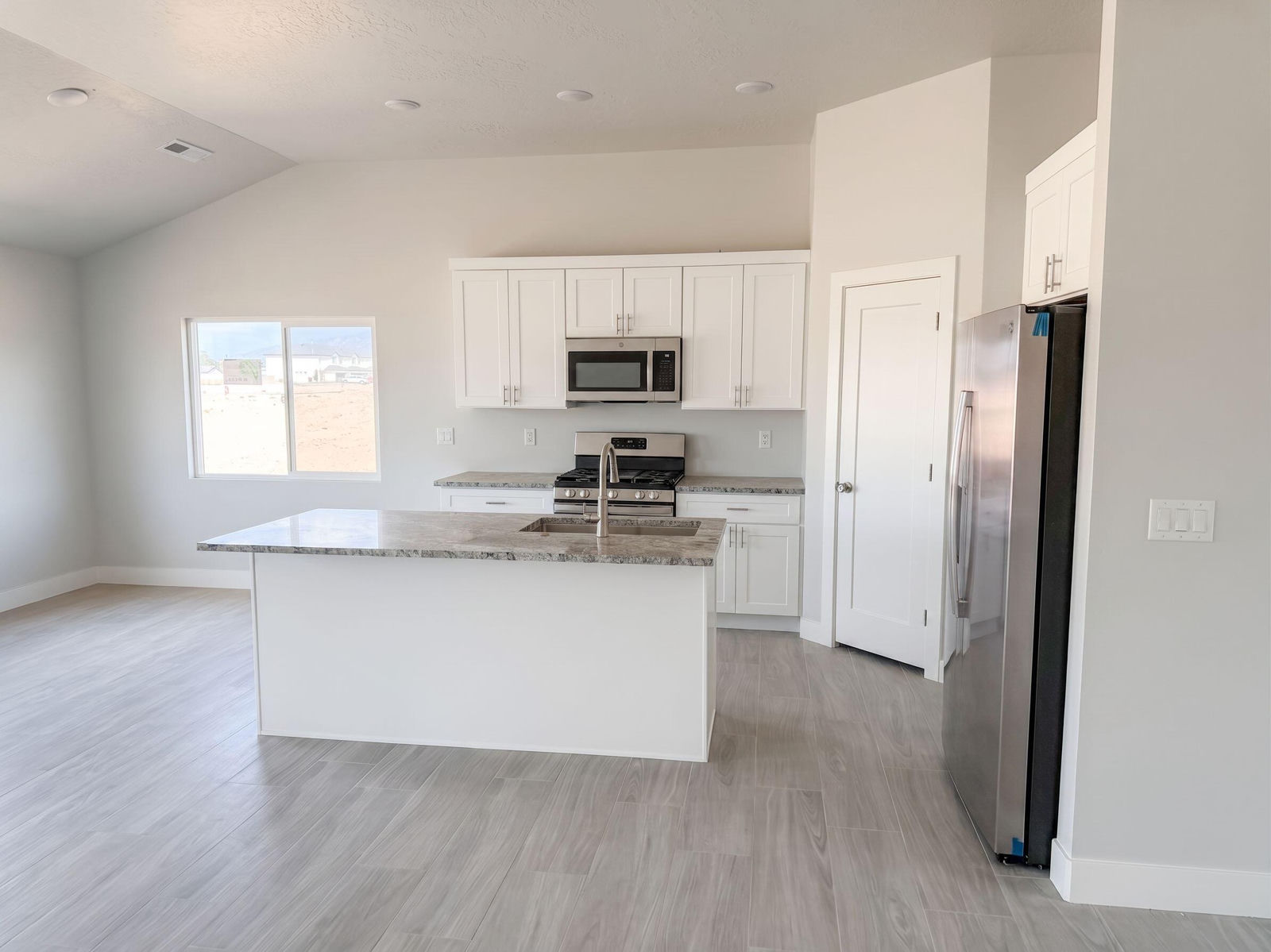 4452 W 75 S, Cedar City, photo 5 of 15