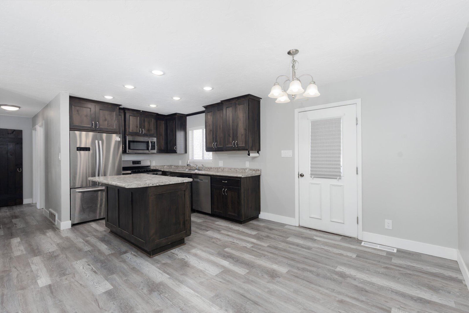 275 E 400 N, Parowan, photo 7 of 31