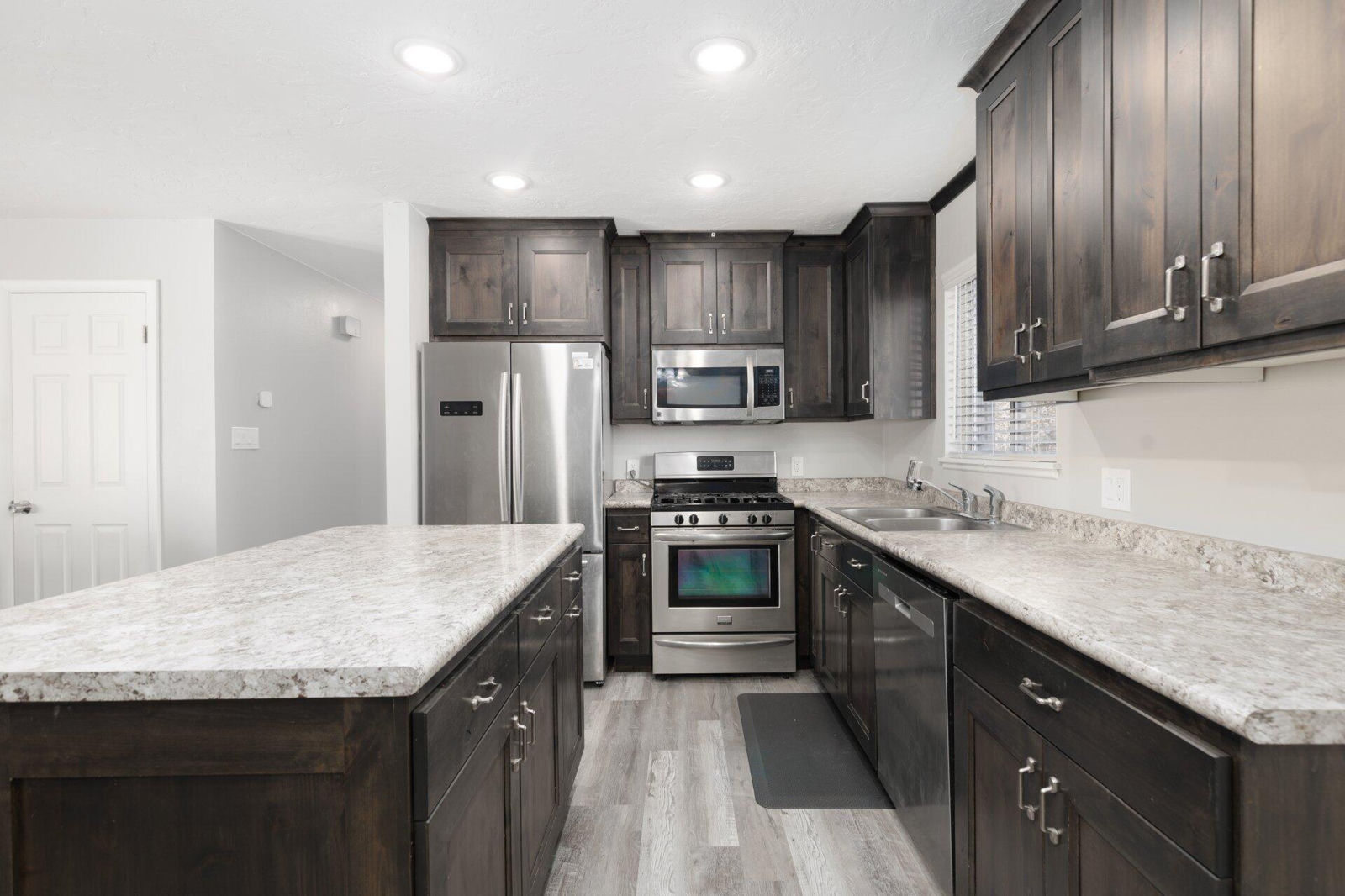 275 E 400 N, Parowan, photo 9 of 31
