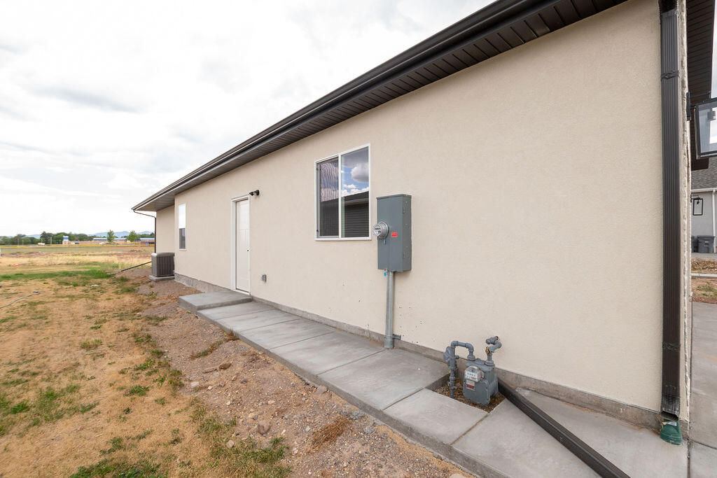 465 N 1000 E, Beaver, photo 10 of 53