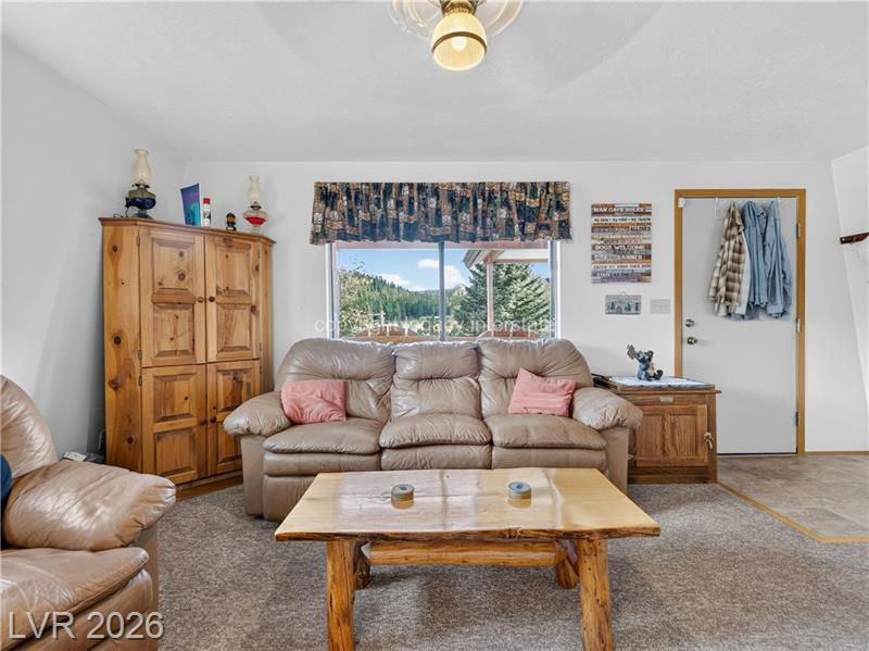 651 E Aspen Meadow DR, Mammoth Creek, photo 9 of 68