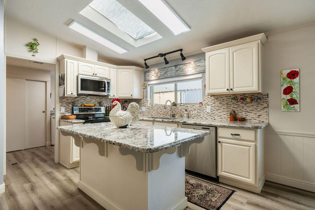 1526 N Dixie Downs RD, 33, St George, photo 23 of 36