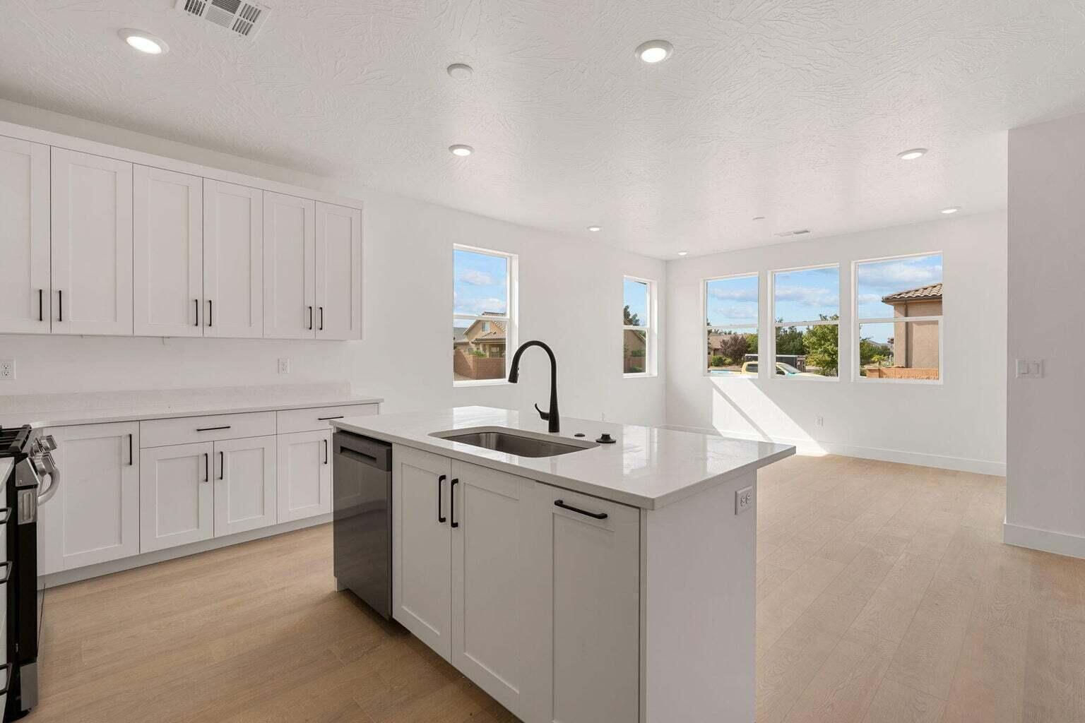 2562 S 3870 W, Hurricane, photo 13 of 45
