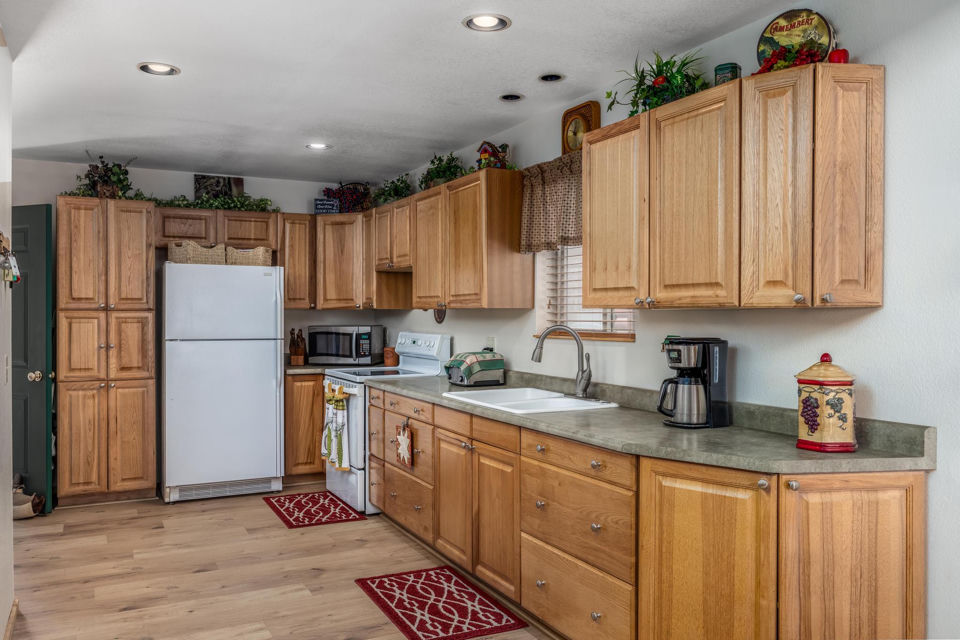 1725 E Bear Country RD, Duck Creek Village, photo 2