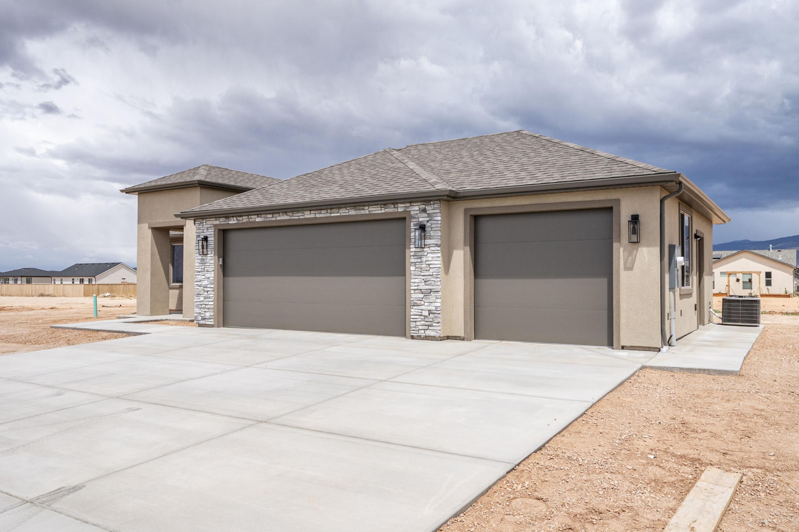 5092 Matheson Way, Enoch, photo 3 of 46
