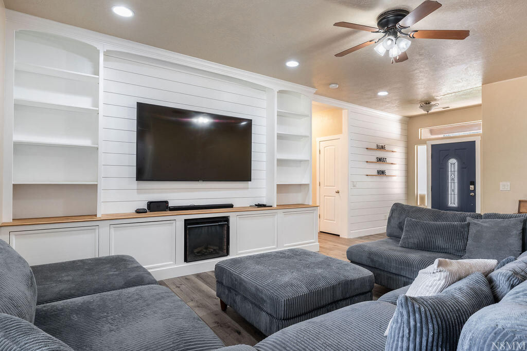 20 W Clover LN, Washington, photo 6 of 38