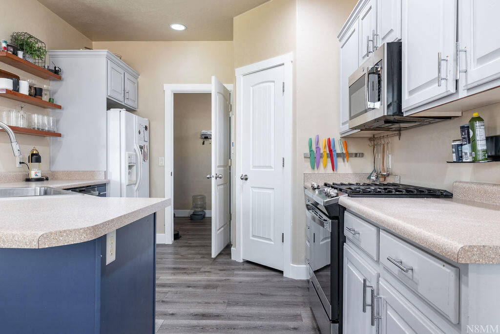 20 W Clover LN, Washington, photo 10 of 38