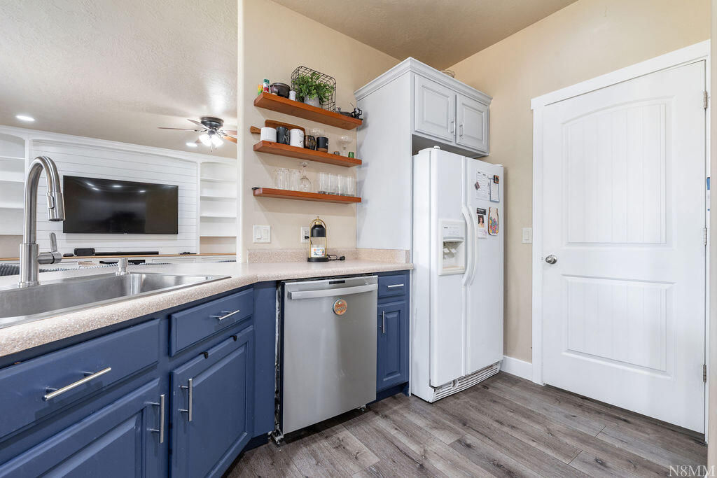 20 W Clover LN, Washington, photo 14 of 38