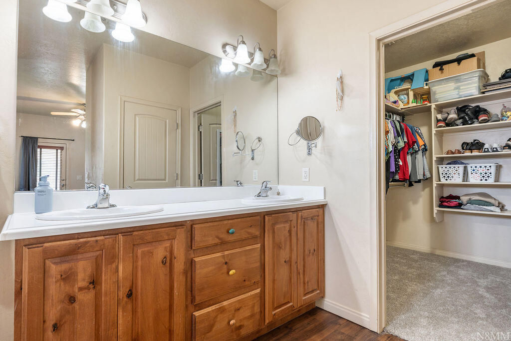 20 W Clover LN, Washington, photo 27 of 38