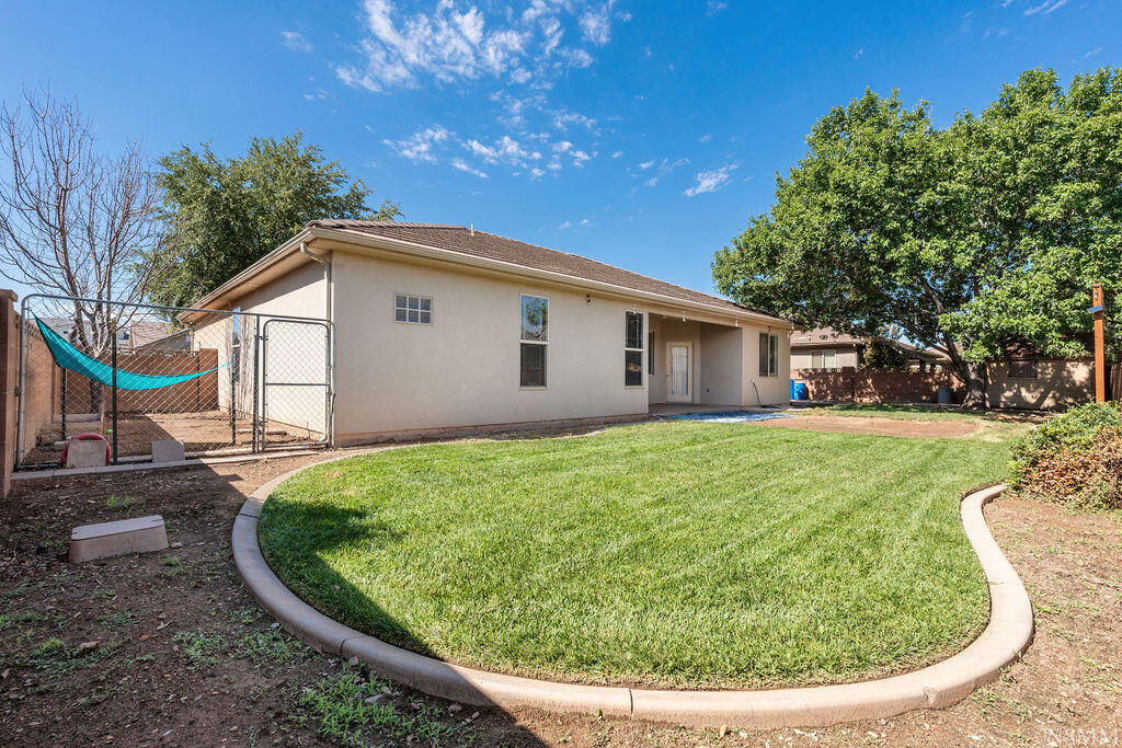 20 W Clover LN, Washington, photo 33 of 38