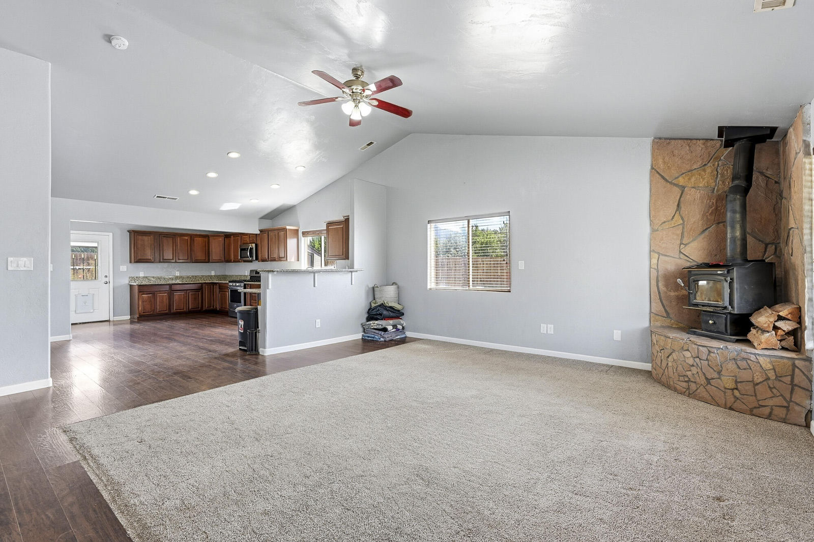 348 N Lodge RD, Central, photo 5 of 46