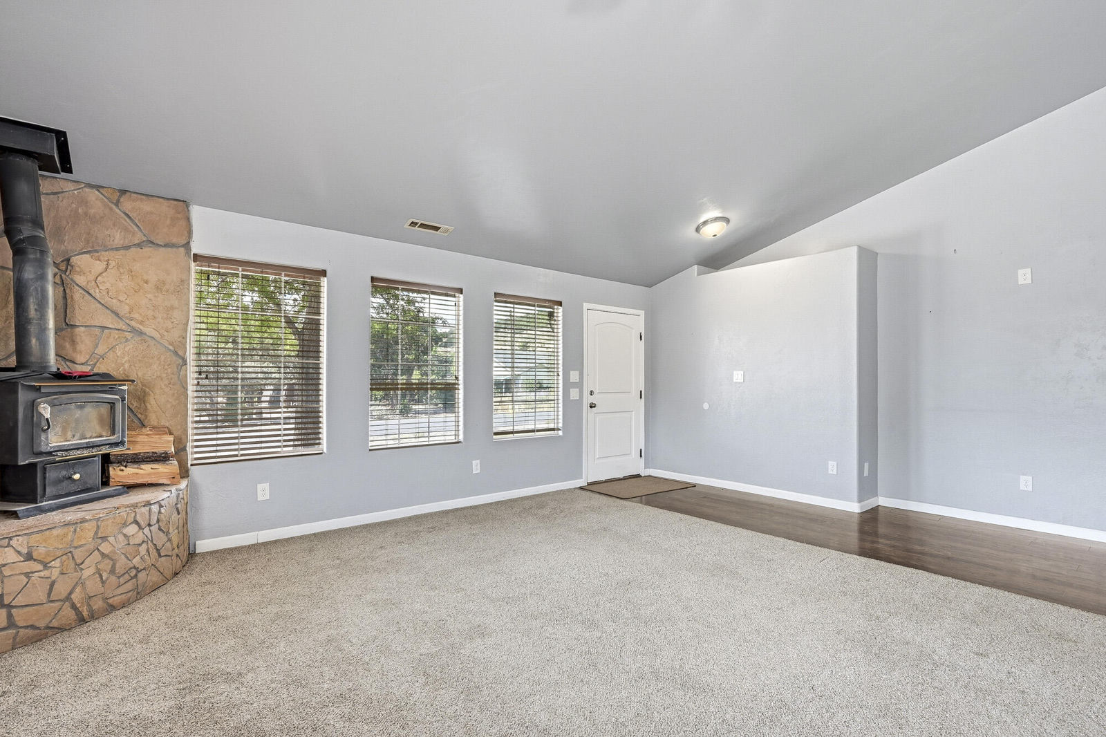 348 N Lodge RD, Central, photo 7 of 46