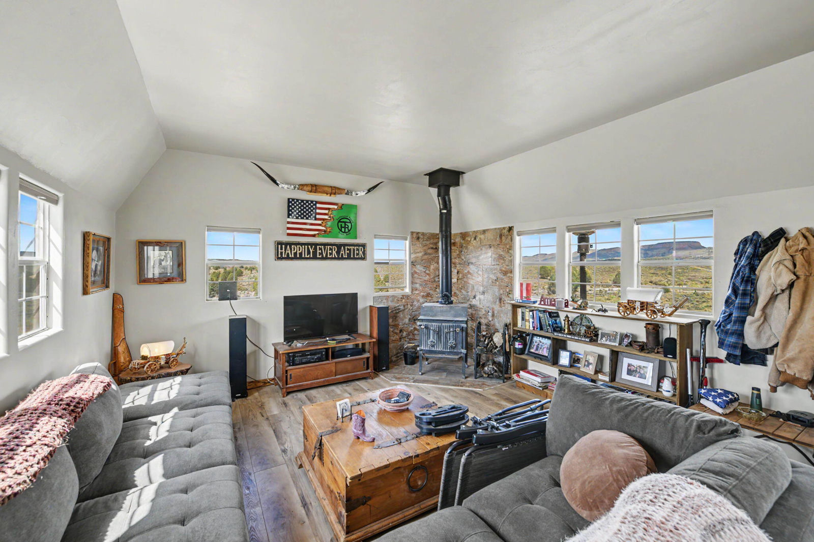 784 E Airport RD, Hatch, photo 6 of 32
