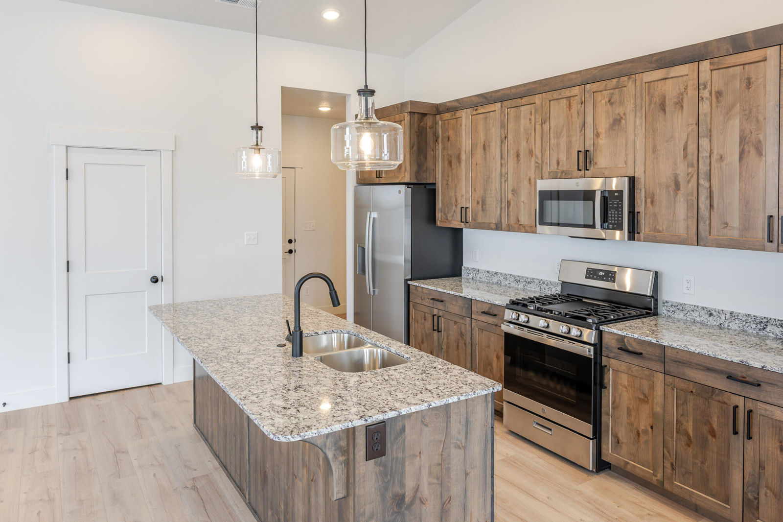 1837 N Sea Eagle, Cedar City, photo 17 of 33
