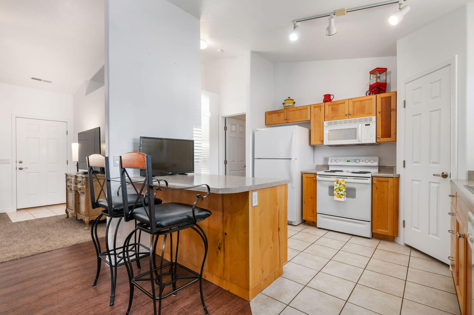 415 S Coyote Way, Ivins, photo 6 of 33