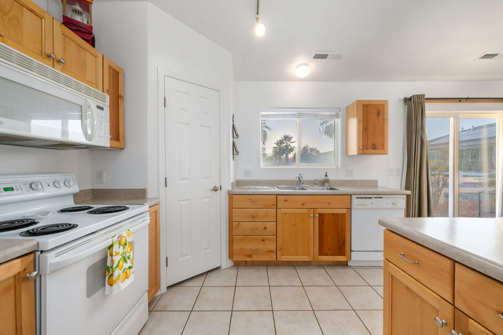 415 S Coyote Way, Ivins, photo 8 of 33