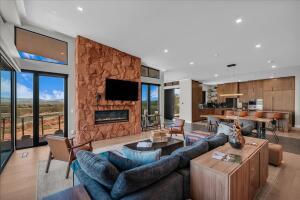 705 N Sanctuary Place, Ivins, photo 8 of 30