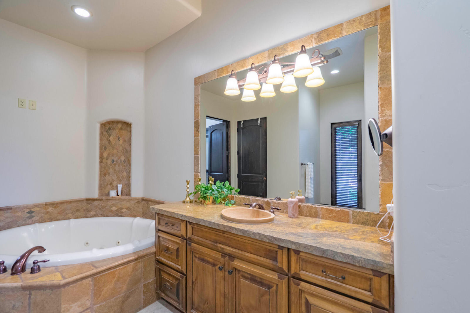 470 N Country LN, 11, Santa Clara, photo 79 of 160