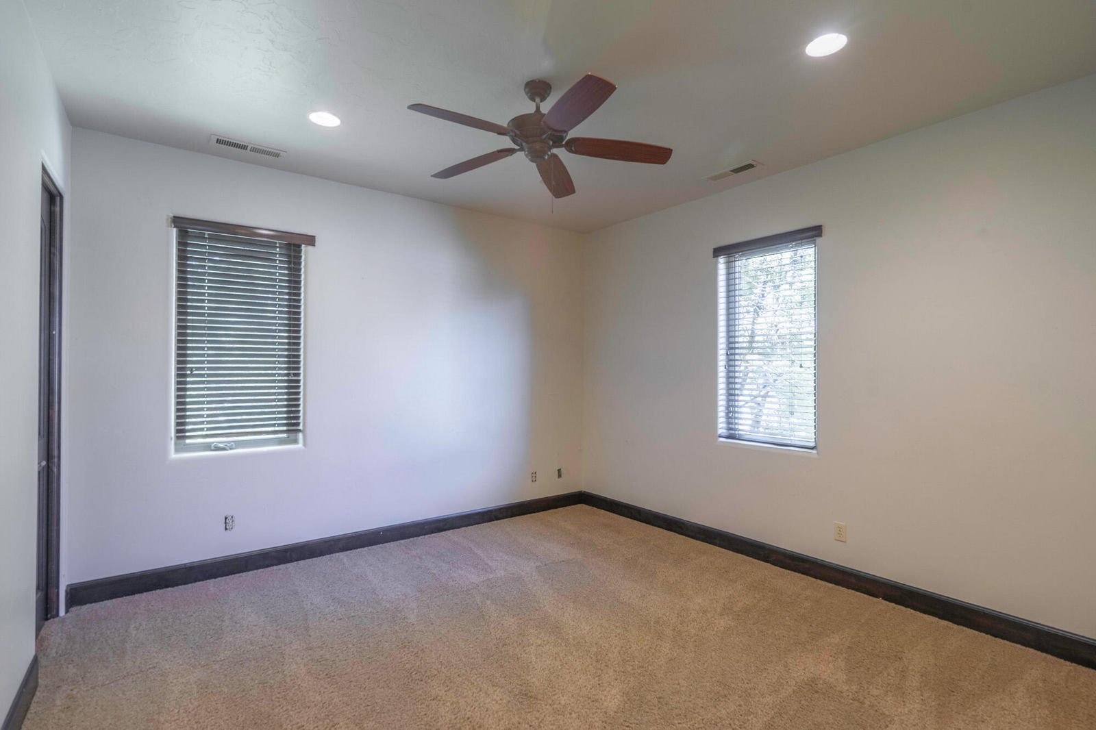 470 N Country LN, 11, Santa Clara, photo 104 of 160