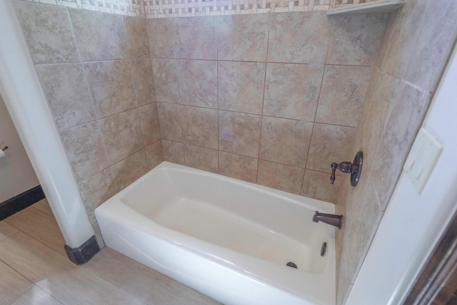 470 N Country LN, 11, Santa Clara, photo 114 of 160