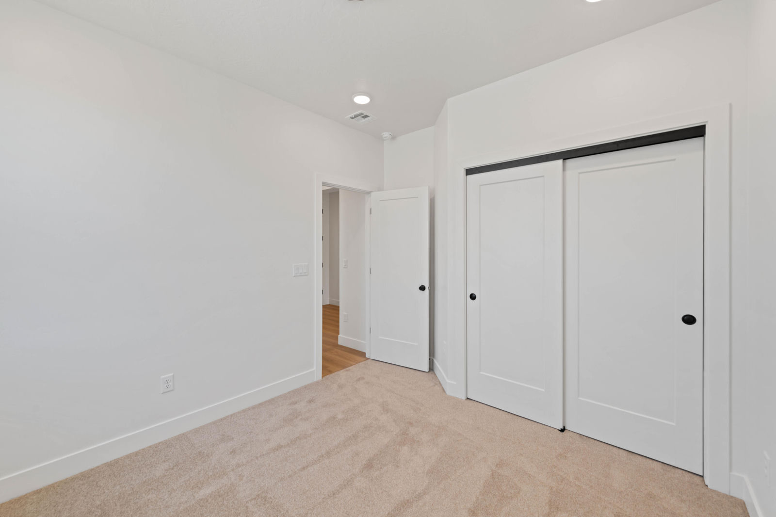 355 W Rosie Lp, Cedar City, photo 8 of 29