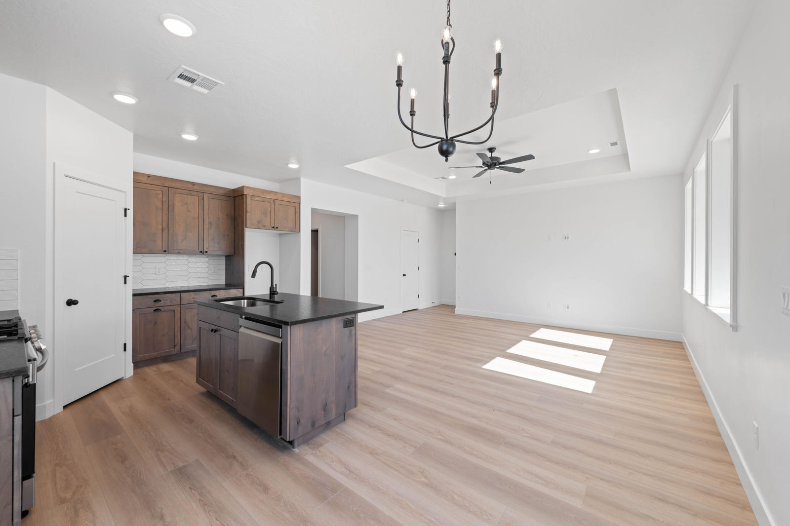 355 W Rosie Lp, Cedar City, photo 16 of 29