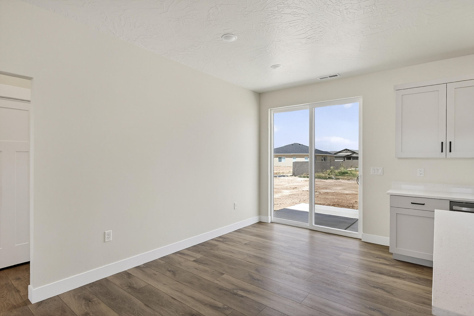 5075 Matheson Way, Enoch, photo 12 of 43