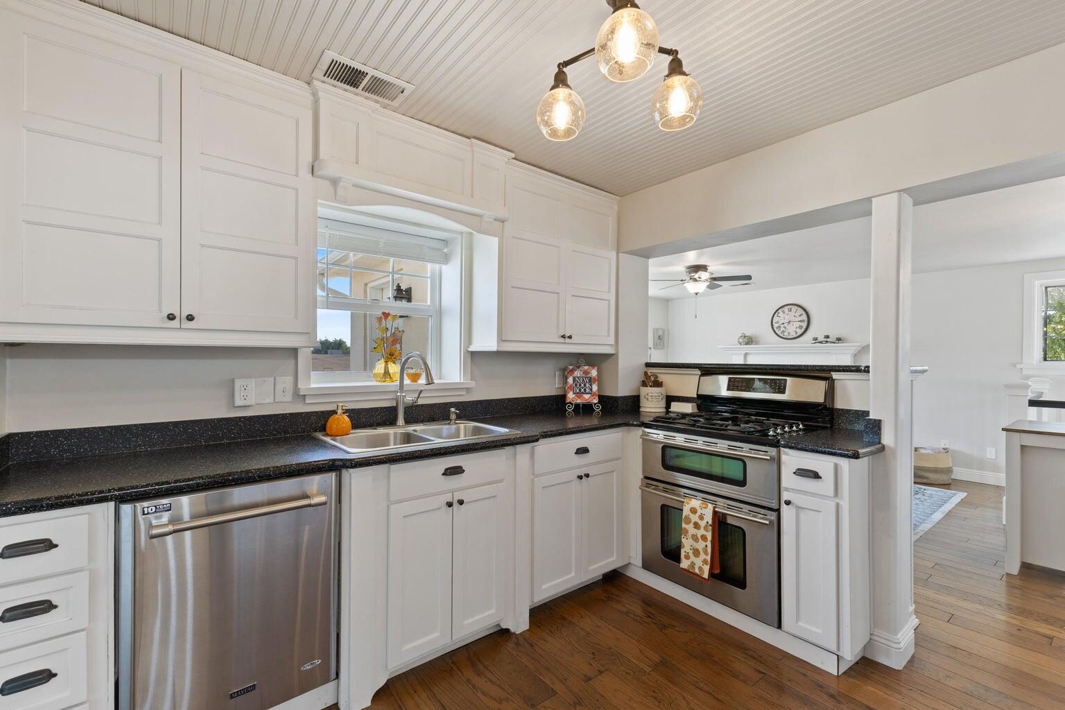 294 S 500 E, St George, photo 10 of 48