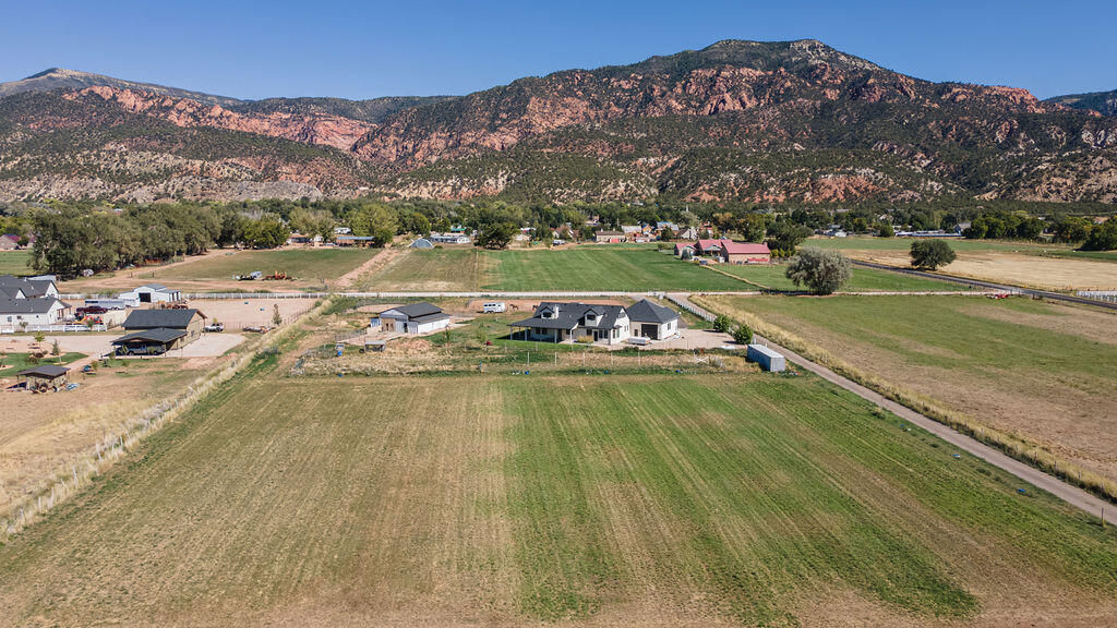 452 W 25 N, Kanarraville, photo 3 of 59