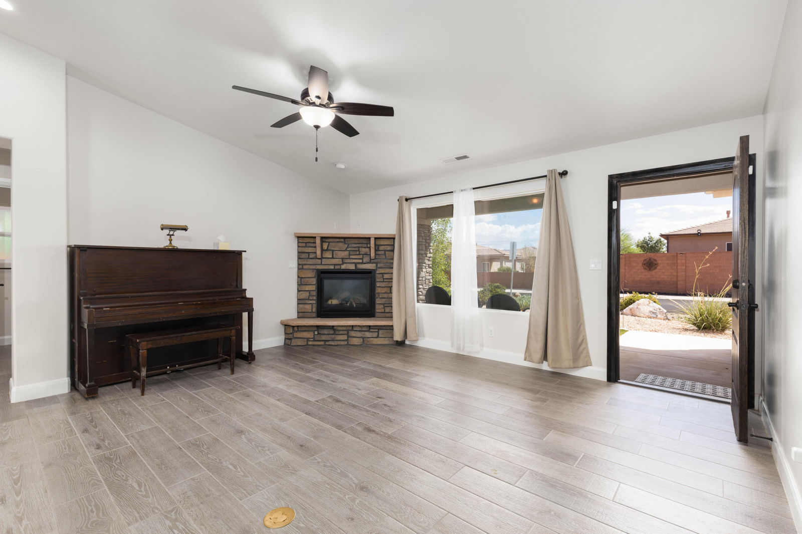 331 N 2780 W, Hurricane, photo 6 of 45
