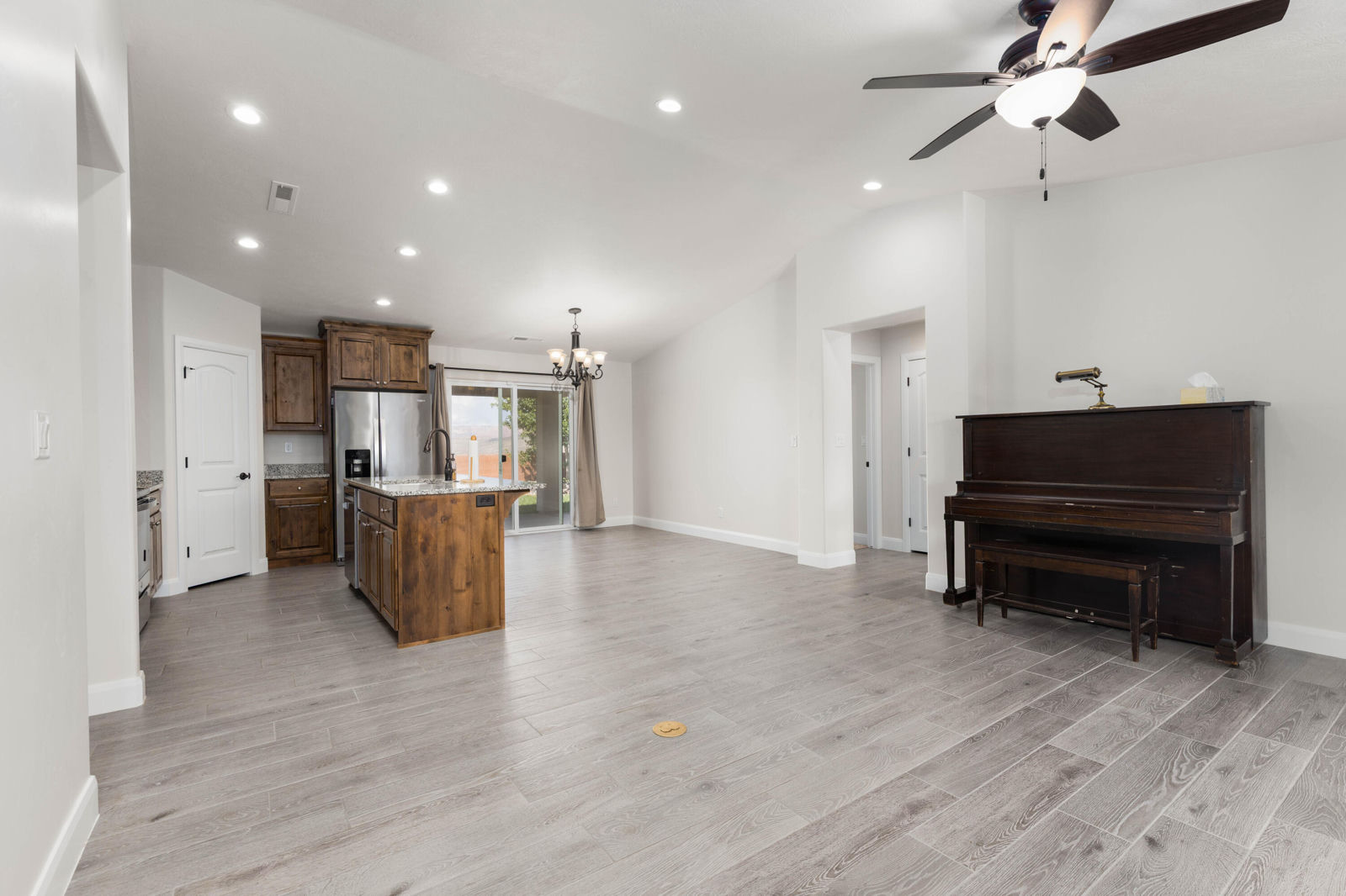 331 N 2780 W, Hurricane, photo 9 of 45