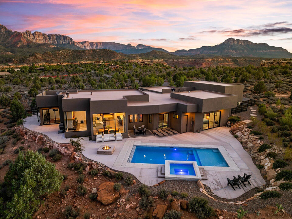 2493 Navajo CIR, Springdale