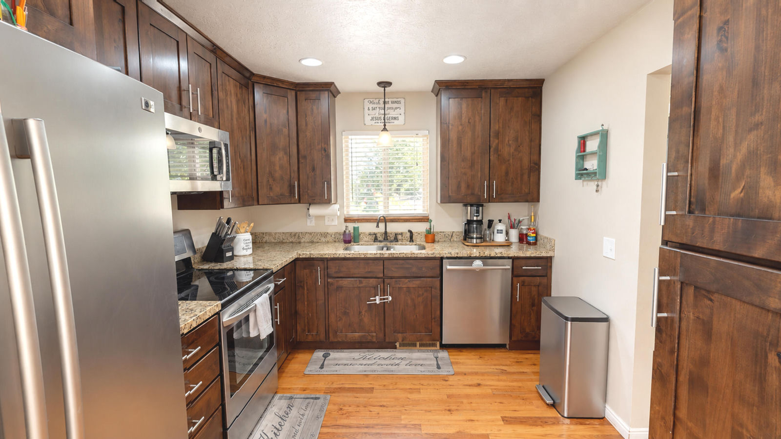 1285 S Mountain View DR, Cedar City, photo 9 of 39