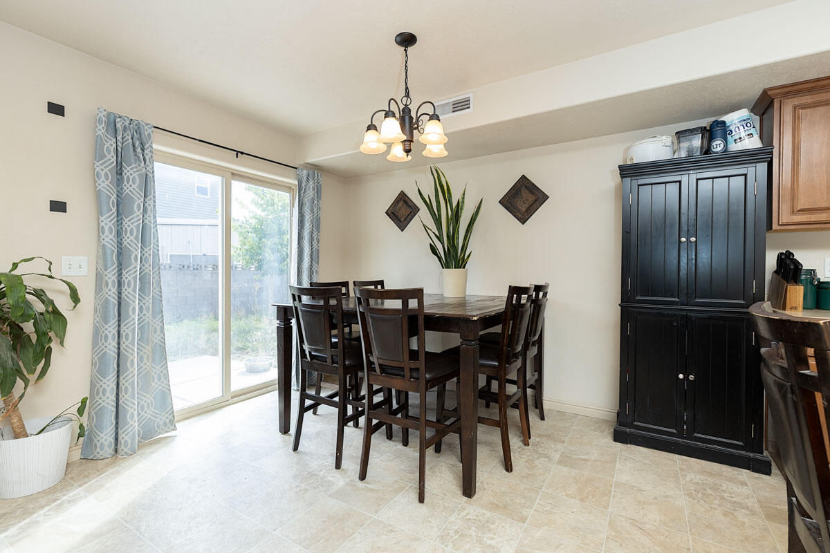 1865 W Clark Parkway N, Cedar City, photo 6 of 17