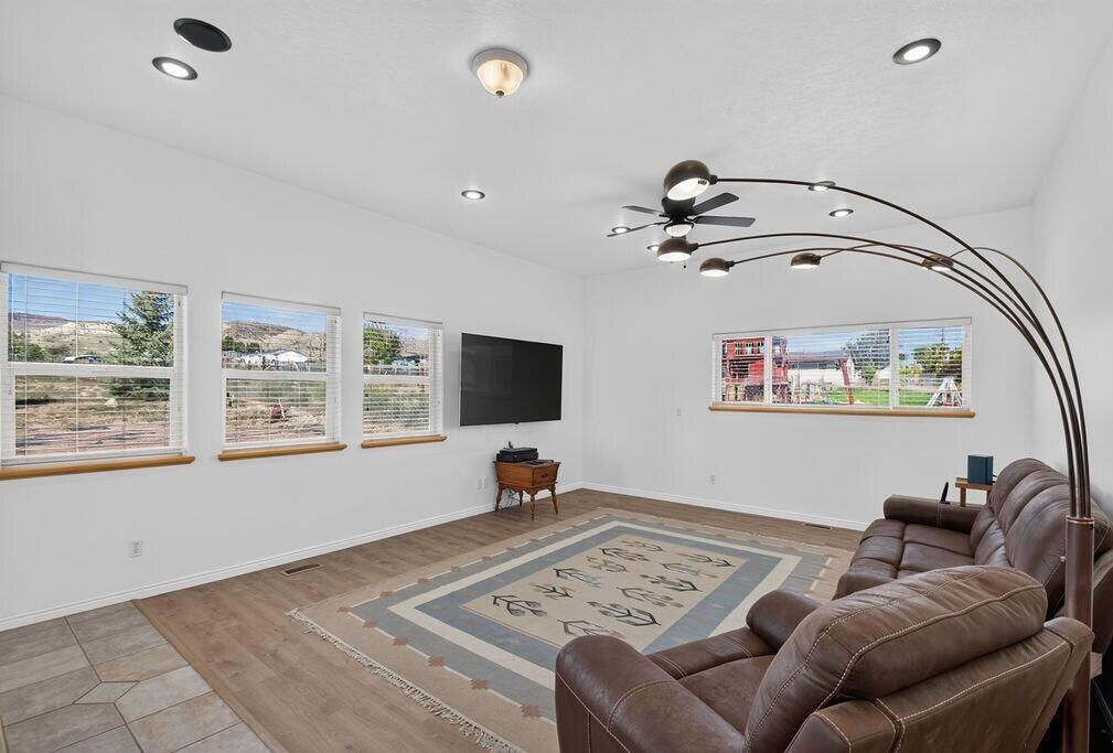 64 S 400 W, Aurora, photo 14 of 87