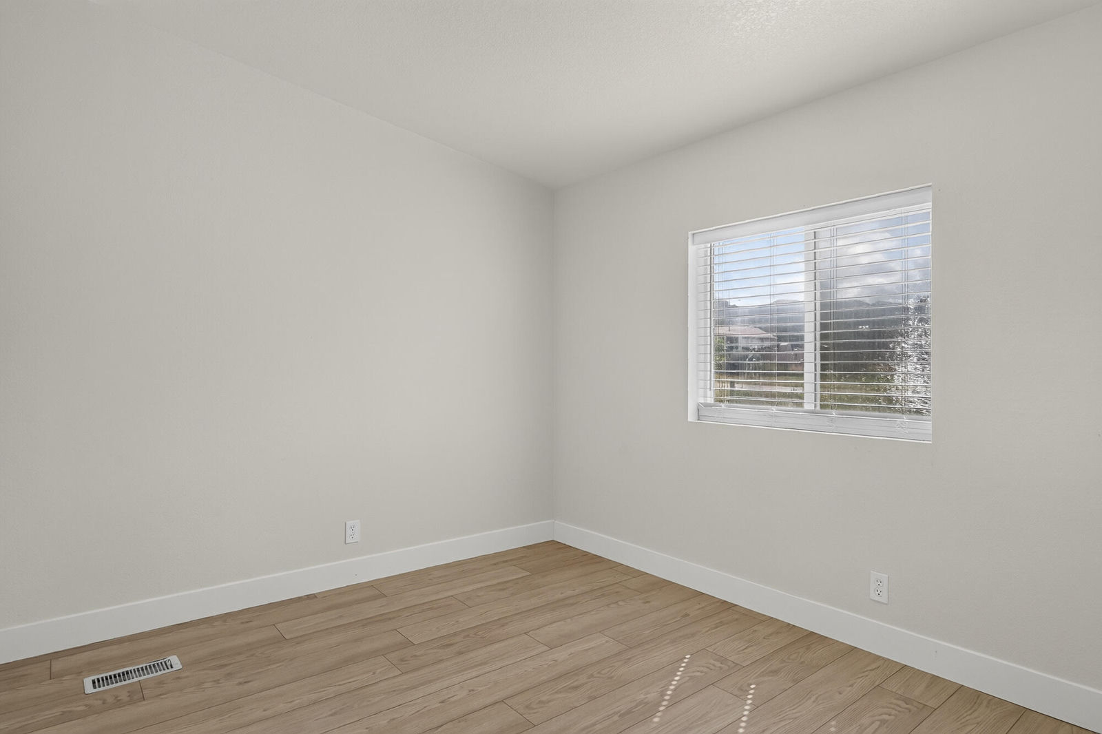 56 W 500 N, Parowan, photo 22 of 40