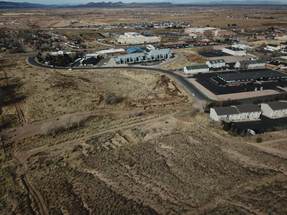 1700 N Wedgewood LN, Cedar City, photo 3 of 22