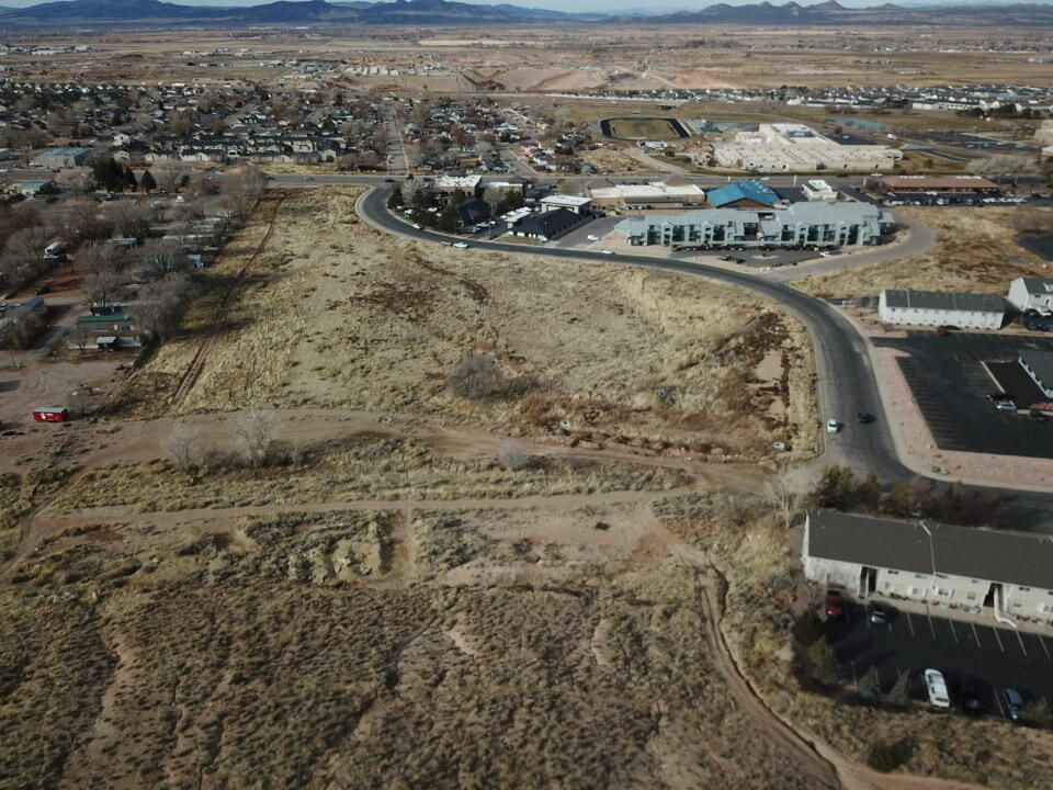 1700 N Wedgewood LN, Cedar City, photo 4 of 22