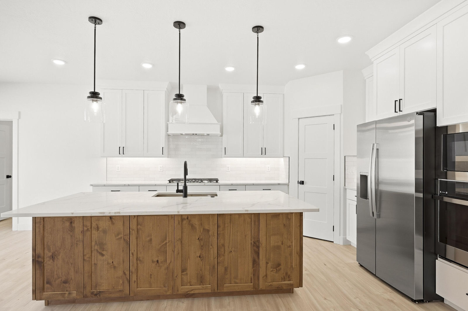611 S Renze Adams ST, Cedar City, photo 7 of 55