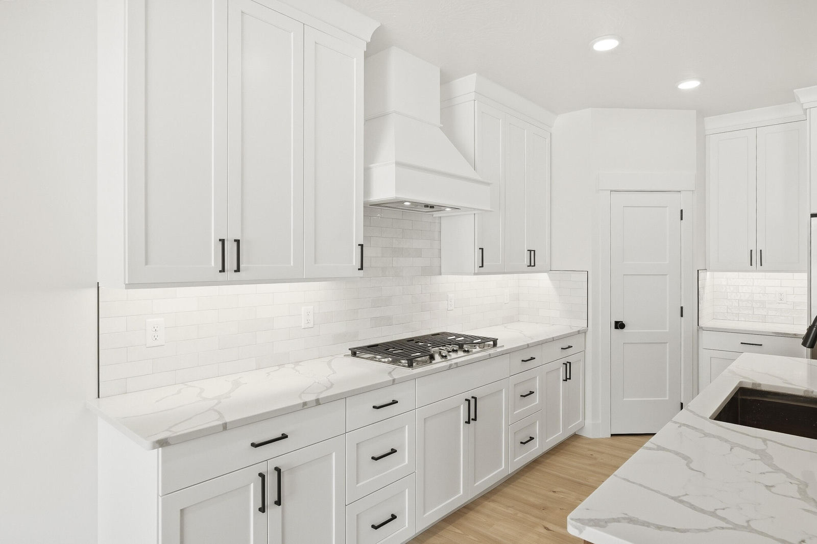 611 S Renze Adams ST, Cedar City, photo 12 of 55