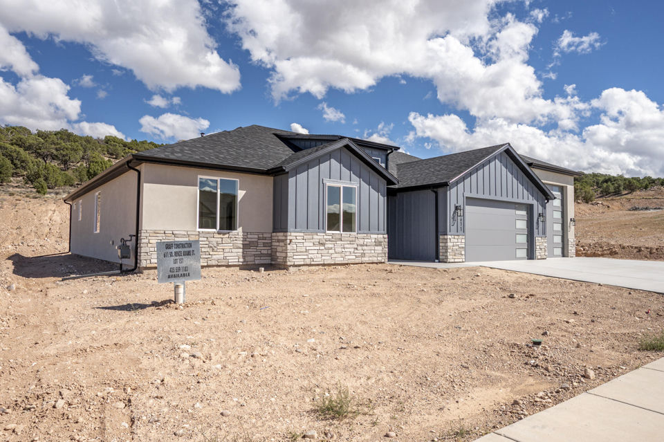 611 S Renze Adams ST, Cedar City, photo 3