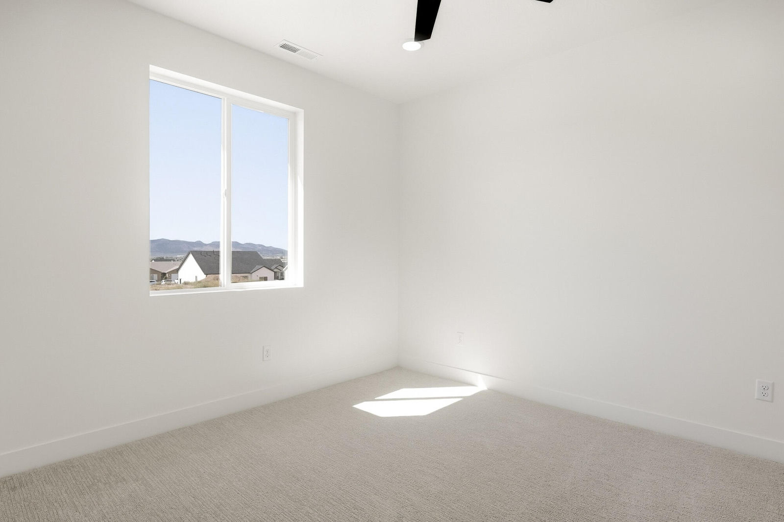 611 S Renze Adams ST, Cedar City, photo 38 of 55