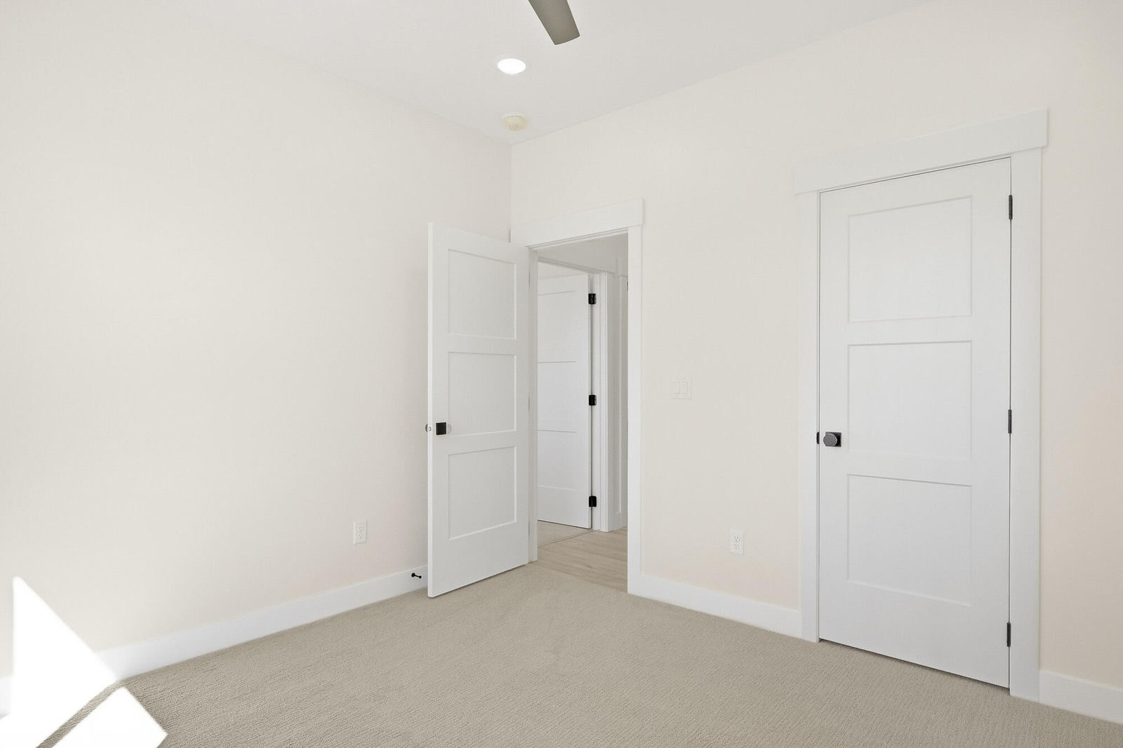 611 S Renze Adams ST, Cedar City, photo 41 of 55