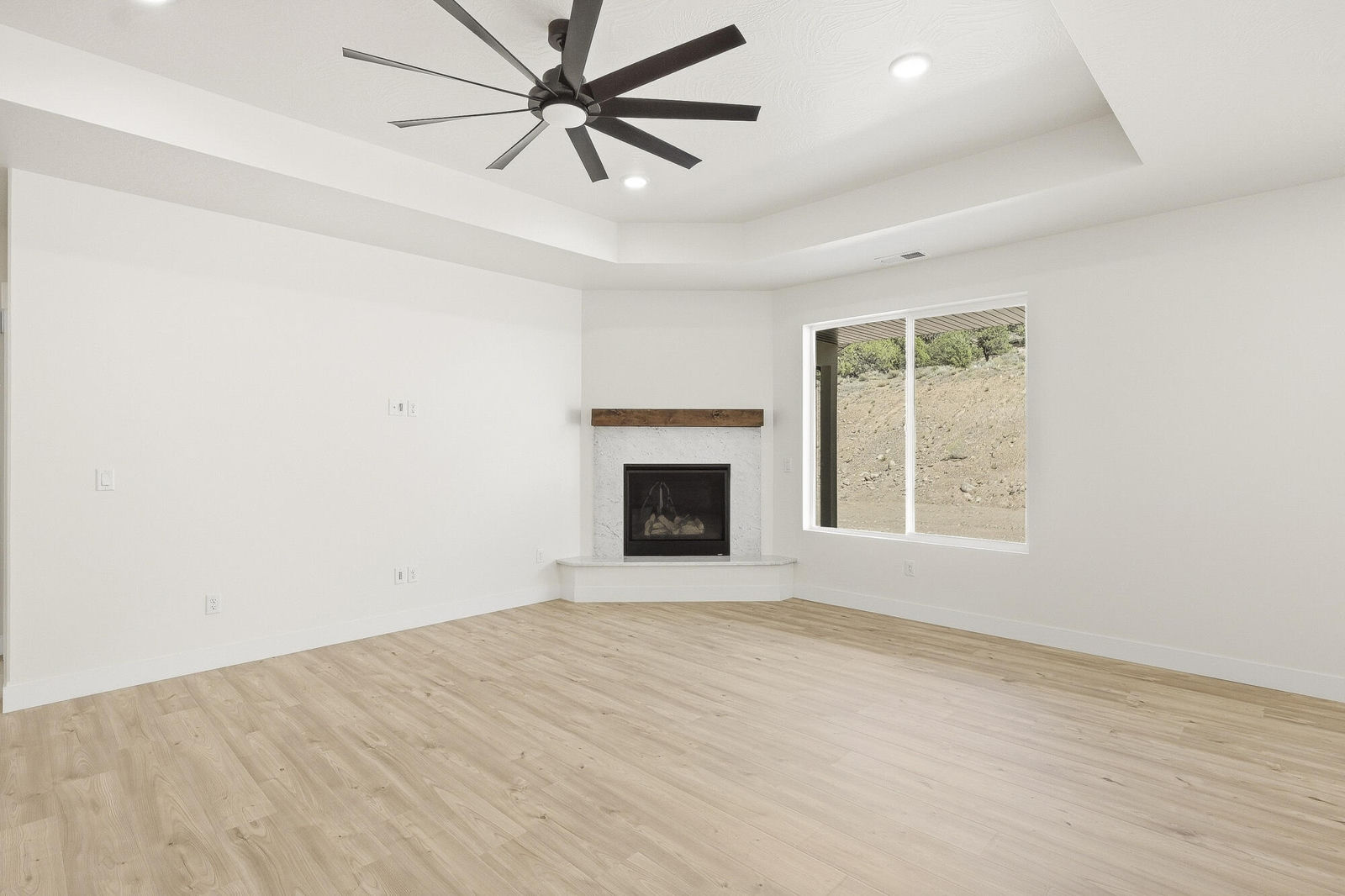 611 S Renze Adams ST, Cedar City, photo 6 of 55