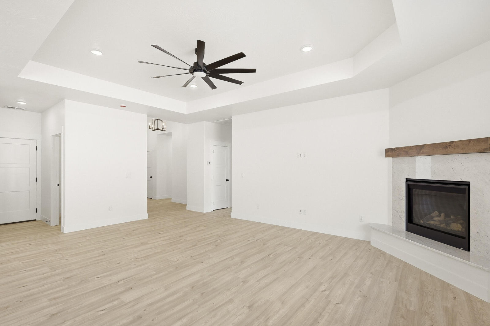 611 S Renze Adams ST, Cedar City, photo 5 of 55
