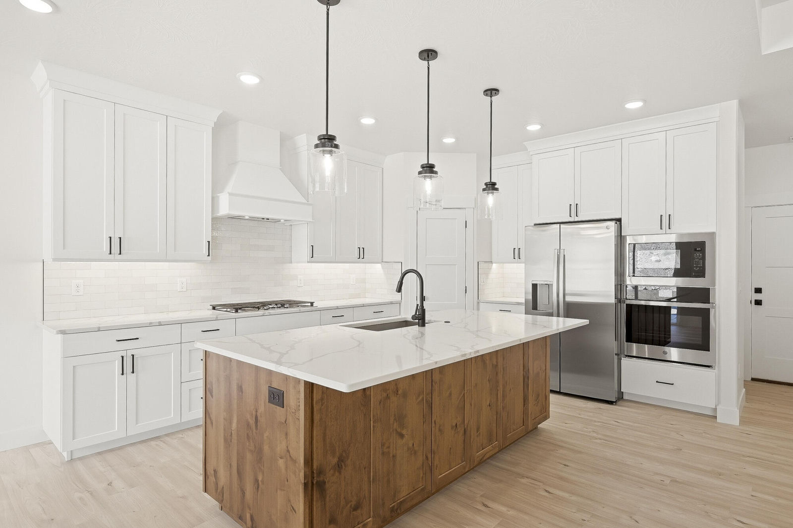 611 S Renze Adams ST, Cedar City, photo 9 of 55