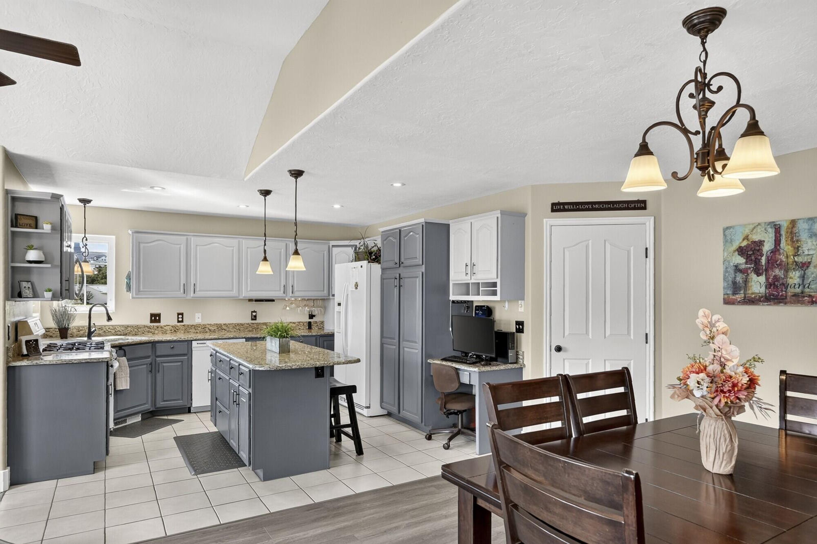2377 W Beacon CIR, Cedar City, photo 10 of 71